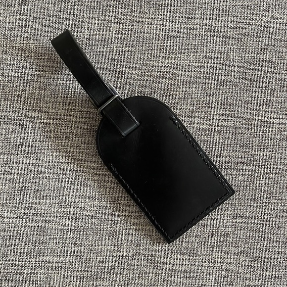 Louis Vuitton black luggage tag customised with embossed initials “RK” in silver - Picture 2 of 5